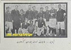 Osmanlıca Karagöz Mizah Dergisi-Gazetesi, Orijinal Dönem Basım, (Ottoman Magazine-Newspaper-Journal Illustré Cara-Gueuz) - 26 Şubat 1927 - Sayı: 1977 - Karikatür: İtalya, Bize Dost Olduğunu Bir Kere Daha Anlatmaya Çalışıyor! 