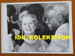 BİRLEŞİK KRALLIK ESKİ BAŞBAKANI MARGARET THATCHER'IN ORİJİNAL HABER AJANSI BASIM FOTOĞRAFI - ORIGINAL NEWS AGENCY PHOTO  OF FORMER UNITED KINGDOM PRIME MINISTER MARGARET THATCHER - 20 x 15 cm EBADINDA . - İNGİLTERE SİYASİ TARİHİ -