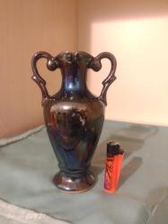 Seramik, sırlı, el boyamalı orijinal bir vazo.