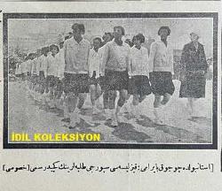 Osmanlıca Karagöz Mizah Dergisi-Gazetesi, Orijinal Dönem Basım, (Ottoman Magazine-Newspaper-Journal Illustré Cara-Gueuz) - 27 Nisan 1927 - Sayı: 1994 - Karikatür: Bütün Devletler Silah Fabrikalarını Yağma Edercesine Silahlanıyorlar! 