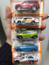 Matchbox mini metal model araba set. Toyota. Ford polis arabası. Renault Kangoo express. Tesla. 95 Nissan kamyonet. Koleksiyon nostalji tasarım dekor hediye vintage retro aksesuar reklam promosyon hobi minyatür diorama
