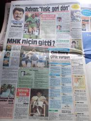 Milliyet Gazetesi - Turkish Newspaper - 21 Ocak 1990 - Azerbaycan dünya ve biz yazan Altan Öymen Başmakale - Nahcıvan parlamentosunda tarihi oturum Türkiye'ye katılma kararı - Turgut Özal ABD'yi ikna için kendini ortaya koydu ya ben ya Ermeniler - Devlet bakanı Güneş Taner topun ağzında - Siberian Husky cinsi Panda isimli köpek günde 1 kilo antrikot yiyor Fotoğrafı - ilahiyatta türban yasak - İstanbul itfaiye müdürlüğü Abdurrahman Kılıç İstanbul'un yangın güvenliği yok dedi - Ajda Pekkan ve Nükhet Duru düğünde Fotoğrafı - haftanın kültür  ve sanat olayları - Erdal İnönü'nün 9 adayı - Atatürk'ten İnönü'ye İnönü'nden Atatürk'e Özel mektuplar Yazı Dizisi - Ankara'da dünya Müslüman kadınlar gününde kadınlardan cihat çağrısı Fotoğrafı - televizyonda Ramazan hazırlığı - Münir Özkul Bu yıl ramazanda ekrana gelecek Fotoğrafı - Rıdvan Dilmen Yesiç geri dön dedi - filede Galatasaray Eczacıbaşı'na 3-0 mağlup oldu fotoğraf - trafik kazasında hayatını kaybeden Samsunsporlu futbol şehitleri anıldı