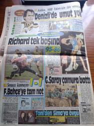 Milliyet Gazetesi - Turkish Newspaper - 21 Ocak 1990 - Azerbaycan dünya ve biz yazan Altan Öymen Başmakale - Nahcıvan parlamentosunda tarihi oturum Türkiye'ye katılma kararı - Turgut Özal ABD'yi ikna için kendini ortaya koydu ya ben ya Ermeniler - Devlet bakanı Güneş Taner topun ağzında - Siberian Husky cinsi Panda isimli köpek günde 1 kilo antrikot yiyor Fotoğrafı - ilahiyatta türban yasak - İstanbul itfaiye müdürlüğü Abdurrahman Kılıç İstanbul'un yangın güvenliği yok dedi - Ajda Pekkan ve Nükhet Duru düğünde Fotoğrafı - haftanın kültür  ve sanat olayları - Erdal İnönü'nün 9 adayı - Atatürk'ten İnönü'ye İnönü'nden Atatürk'e Özel mektuplar Yazı Dizisi - Ankara'da dünya Müslüman kadınlar gününde kadınlardan cihat çağrısı Fotoğrafı - televizyonda Ramazan hazırlığı - Münir Özkul Bu yıl ramazanda ekrana gelecek Fotoğrafı - Rıdvan Dilmen Yesiç geri dön dedi - filede Galatasaray Eczacıbaşı'na 3-0 mağlup oldu fotoğraf - trafik kazasında hayatını kaybeden Samsunsporlu futbol şehitleri anıldı