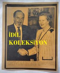 BİRLEŞİK KRALLIK ESKİ BAŞBAKANI MARGARET THATCHER'IN HABER AJANSI BASIM FOTOĞRAFI (KAĞIT BASKI) - NEWS AGENCY PHOTO (PAPER PRINT) OF FORMER UNITED KINGDOM PRIME MINISTER MARGARET THATCHER - 21 x 17 cm EBADINDA - İNGİLTERE SİYASİ TARİHİ - MARGARET THATCHER & AHMED GALİANİ. 1988