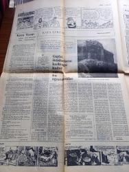 Cumhuriyet Gazetesi - Turkish Newspaper - 26 Temmuz 1976 - Hora'nın tarihsel görevi yazan Orhan Apaydın Başmakale - Atina ve Ankara'nın karşılıklı yumuşak beyanları gerginliği azalttı - Merih'te B ve G harflerine benzer şekiller görüldü - TÖB DER genel kurulunda olaylar çıktı - Rektörler toplantısında  komando saldırıları eleştirildi - MEYÖD Genel sekreteri Serdar Gündoğdu bazı öğretmenler derslerde faşist ve ırkçı propaganda yapıyorlar dedi - Başbakan Süleyman Demirel Bugün Bursa'ya giderek bazı temel atma törenlerinde bulunacak - ihracatçı Yahya Demirel geçen yıl zarar ettiğini bildirerek maliyeye vergi ödemedi - umut ölülerde mi yazan Oktay Akbal - Kaddafi uçak kaçırma ve tedhişçiliğin karşısında olduğunu açıkladı - Abdülcanbaz çizen Turhan Selçuk - Kaya çukuru yazan Melih Cevdet Anday - dünyanın en hızlı yüzen adamı ABD'li Montgomery Fotoğrafı - altın kız Nadia Comaneci ölümle tehdit edildi - Sovyetler Birliği greko romende altınları topladı - Tv'de yine Montreal olimpiyatları