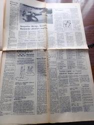 Cumhuriyet Gazetesi - Turkish Newspaper - 26 Temmuz 1976 - Hora'nın tarihsel görevi yazan Orhan Apaydın Başmakale - Atina ve Ankara'nın karşılıklı yumuşak beyanları gerginliği azalttı - Merih'te B ve G harflerine benzer şekiller görüldü - TÖB DER genel kurulunda olaylar çıktı - Rektörler toplantısında  komando saldırıları eleştirildi - MEYÖD Genel sekreteri Serdar Gündoğdu bazı öğretmenler derslerde faşist ve ırkçı propaganda yapıyorlar dedi - Başbakan Süleyman Demirel Bugün Bursa'ya giderek bazı temel atma törenlerinde bulunacak - ihracatçı Yahya Demirel geçen yıl zarar ettiğini bildirerek maliyeye vergi ödemedi - umut ölülerde mi yazan Oktay Akbal - Kaddafi uçak kaçırma ve tedhişçiliğin karşısında olduğunu açıkladı - Abdülcanbaz çizen Turhan Selçuk - Kaya çukuru yazan Melih Cevdet Anday - dünyanın en hızlı yüzen adamı ABD'li Montgomery Fotoğrafı - altın kız Nadia Comaneci ölümle tehdit edildi - Sovyetler Birliği greko romende altınları topladı - Tv'de yine Montreal olimpiyatları