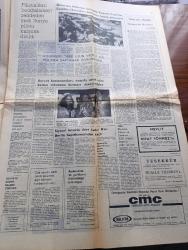 Cumhuriyet Gazetesi - Turkish Newspaper - 8 Temmuz 1976 - sağın cehaleti yaza Uğur Mumcu Başmakale - TÖS sanıklarının beraatlerinin yayını için TRT'ye başvuruldu - demokratik kuruluşlar DİSK'in DGM'lere karşı ortak mücadele yolundaki çağrısına olumlu yanıt verdiler - Hora'nın Ege'ye ne zaman açılacağı konusu karmakarışık bir durum aldı Atina araştırmayı engelleme çabasında - Süleyman Demir hakkında gensoru açması isteyen DP önergesi reddedildi - Sümerbank'a ait iki fabrikanın MSP'li bir tüccara satılacağı yolundaki haber - MHP'li ülkücülerin kafası yazan Fikret Otyam - Entebbe havaalanında öldürülen kadın gerillanın Türk asıllı Ayşe Ertürk olduğu öne sürülüyor - halka vermek yüreğini yazan Oktay Akbal - anadilimizi sevmeyenler yazan Cahit Külebi - Panosmanizm Panislamizm Ve Pantürkizm Yazan Doğan Avcıoğlu - Alparslan Türkeş 1944'lerden günümüze dek kimin ve hangi çıkarların izinde - Pendik halkevi folklor Grubu Fransa ve ispanya'daki festivallere katılacak - AİK takımı geliyor