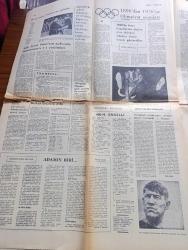 Cumhuriyet Gazetesi - Turkish Newspaper - 8 Temmuz 1976 - sağın cehaleti yaza Uğur Mumcu Başmakale - TÖS sanıklarının beraatlerinin yayını için TRT'ye başvuruldu - demokratik kuruluşlar DİSK'in DGM'lere karşı ortak mücadele yolundaki çağrısına olumlu yanıt verdiler - Hora'nın Ege'ye ne zaman açılacağı konusu karmakarışık bir durum aldı Atina araştırmayı engelleme çabasında - Süleyman Demir hakkında gensoru açması isteyen DP önergesi reddedildi - Sümerbank'a ait iki fabrikanın MSP'li bir tüccara satılacağı yolundaki haber - MHP'li ülkücülerin kafası yazan Fikret Otyam - Entebbe havaalanında öldürülen kadın gerillanın Türk asıllı Ayşe Ertürk olduğu öne sürülüyor - halka vermek yüreğini yazan Oktay Akbal - anadilimizi sevmeyenler yazan Cahit Külebi - Panosmanizm Panislamizm Ve Pantürkizm Yazan Doğan Avcıoğlu - Alparslan Türkeş 1944'lerden günümüze dek kimin ve hangi çıkarların izinde - Pendik halkevi folklor Grubu Fransa ve ispanya'daki festivallere katılacak - AİK takımı geliyor