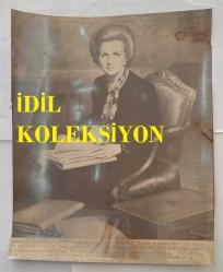 BİRLEŞİK KRALLIK ESKİ BAŞBAKANI MARGARET THATCHER'IN HABER AJANSI BASIM FOTOĞRAFI - NEWS AGENCY PHOTO OF FORMER UNITED KINGDOM PRIME MINISTER MARGARET THATCHER - 24 x 19 cm EBADINDA - RESSAM LEONARD BODEN, MARGARET THATCHER'IN PORTRESİNİ YAPTI. - İNGİLTERE SİYASİ TARİHİ - ARTIST LEONARD BODEN CREATED A PORTRAIT OF MARGARET THATCHER.