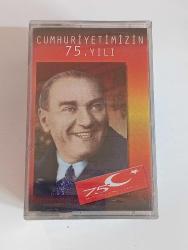 Cumhuriyetinmizin 75,yılı   albümü acılmamış ambalajında sıfır  koleksiyon klasik  kaset  YILMAZ VİDEO