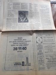 Cumhuriyet Gazetesi - Turkish Newspaper - 27 Aralık 1976 - CHP ve MSP erken seçime karşı çıktı - fabrika kapatıldığı gerekçesiyle Renault'daki 2700 işçi bu sabah işten çıkarılacak - Burgiba'nın daveti üzerine Tunus'a giden Nejat Eczacıbaşı - haziranda yerel seçimler mi yazan Altan Öymen Başmakale - Van'da yardım alamayan halk polisle çatıştı - Arsenik'ten 10 bin kat daha zehirli selenyumun Ankara'nın havasında arttığı açıklandı - ODTÜ rektörü Ilgaz Alyanak'ı görevden alan mütevelli heyeti kararını bakan onayladı - kadın gerilla Leyla Halid'in kızkardeşi ve eniştesi öldürüldü - bir gün başlıyor yazan Oktay Akbal - Abdülcanbaz çizen Turhan Selçuk - Banker Kestelli - Galatasaray Bursaspor'u yenerken zorlanmadı Fotoğrafı - Fenerbahçe Trabzonspor karşısında ezildi - Beşiktaş iyi oynadı ama 2 puan Eskişehir aldı - komandolar Kadıköy iskelesinde satılan dergi ve gazeteleri yırtıp denize attı - İsmail Cem döneminin en başarılı yapımı Yaşar Yaşamaz'ın müziği dava konusu oluyor