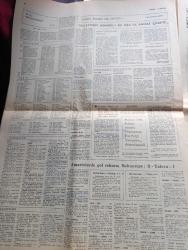 Cumhuriyet Gazetesi - Turkish Newspaper - 27 Aralık 1976 - CHP ve MSP erken seçime karşı çıktı - fabrika kapatıldığı gerekçesiyle Renault'daki 2700 işçi bu sabah işten çıkarılacak - Burgiba'nın daveti üzerine Tunus'a giden Nejat Eczacıbaşı - haziranda yerel seçimler mi yazan Altan Öymen Başmakale - Van'da yardım alamayan halk polisle çatıştı - Arsenik'ten 10 bin kat daha zehirli selenyumun Ankara'nın havasında arttığı açıklandı - ODTÜ rektörü Ilgaz Alyanak'ı görevden alan mütevelli heyeti kararını bakan onayladı - kadın gerilla Leyla Halid'in kızkardeşi ve eniştesi öldürüldü - bir gün başlıyor yazan Oktay Akbal - Abdülcanbaz çizen Turhan Selçuk - Banker Kestelli - Galatasaray Bursaspor'u yenerken zorlanmadı Fotoğrafı - Fenerbahçe Trabzonspor karşısında ezildi - Beşiktaş iyi oynadı ama 2 puan Eskişehir aldı - komandolar Kadıköy iskelesinde satılan dergi ve gazeteleri yırtıp denize attı - İsmail Cem döneminin en başarılı yapımı Yaşar Yaşamaz'ın müziği dava konusu oluyor