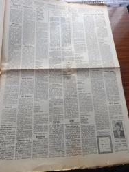 Cumhuriyet Gazetesi - Turkish Newspaper - 27 Aralık 1976 - CHP ve MSP erken seçime karşı çıktı - fabrika kapatıldığı gerekçesiyle Renault'daki 2700 işçi bu sabah işten çıkarılacak - Burgiba'nın daveti üzerine Tunus'a giden Nejat Eczacıbaşı - haziranda yerel seçimler mi yazan Altan Öymen Başmakale - Van'da yardım alamayan halk polisle çatıştı - Arsenik'ten 10 bin kat daha zehirli selenyumun Ankara'nın havasında arttığı açıklandı - ODTÜ rektörü Ilgaz Alyanak'ı görevden alan mütevelli heyeti kararını bakan onayladı - kadın gerilla Leyla Halid'in kızkardeşi ve eniştesi öldürüldü - bir gün başlıyor yazan Oktay Akbal - Abdülcanbaz çizen Turhan Selçuk - Banker Kestelli - Galatasaray Bursaspor'u yenerken zorlanmadı Fotoğrafı - Fenerbahçe Trabzonspor karşısında ezildi - Beşiktaş iyi oynadı ama 2 puan Eskişehir aldı - komandolar Kadıköy iskelesinde satılan dergi ve gazeteleri yırtıp denize attı - İsmail Cem döneminin en başarılı yapımı Yaşar Yaşamaz'ın müziği dava konusu oluyor