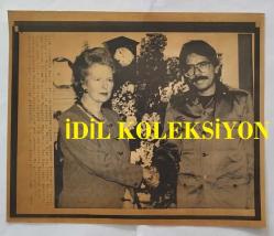 BİRLEŞİK KRALLIK ESKİ BAŞBAKANI MARGARET THATCHER'IN HABER AJANSI BASIM FOTOĞRAFI (KAĞIT BASKI) - NEWS AGENCY PHOTO (PAPER PRINT) OF FORMER UNITED KINGDOM PRIME MINISTER MARGARET THATCHER - 21 x 17 cm EBADINDA - . - İNGİLTERE SİYASİ TARİHİ - MARGARET THATCHER,DANIEL ORTEGA