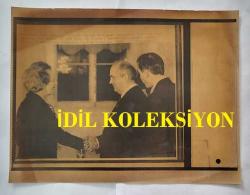 BİRLEŞİK KRALLIK ESKİ BAŞBAKANI MARGARET THATCHER'IN HABER AJANSI BASIM FOTOĞRAFI (KAĞIT BASKI) - NEWS AGENCY PHOTO (PAPER PRINT) OF FORMER UNITED KINGDOM PRIME MINISTER MARGARET THATCHER - 21 x 17 cm EBADINDA - . - İNGİLTERE SİYASİ TARİHİ - MARGARET THATCHER & MIKHAIL GORBACHYOV. 1988