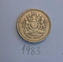 1983 İNGİLTERE   1  POUND Kraliçe Elizabeth  İKraliyet Arması Görselli Haliyle