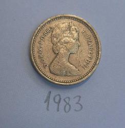 1983 İNGİLTERE   1  POUND Kraliçe Elizabeth  İKraliyet Arması Görselli Haliyle