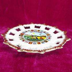 VINTAGE ALLAN FLINK SOUVENIRER SWEDEN , EYALET ARMALARI RESİMLİ KENARLARI AJURLU DEKORATİF İSVEÇ HATIRASI PORSELEN TABAK