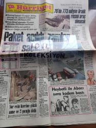 Hürriyet Gazetesi - Turkish Newspaper - 17 Mart 1979 - Cinayet zanlısı olarak Türkiye'nin her yerinde aranan Hasan Heybetli ile şarkıcı Muazzez Abacı sırra kadem bastı Fotoğrafı - paket açıldı zamlar saçıldı - normal benzin 17 süper 20 lira - gaz yağı 10 motorin 9 Fulloil 6 tüpgaz ise 125 liraya çıktı - 79'da 803 milyon liralık resmi araç alınacak - alınacak resmi araçların listesi - Kemal Türkler DİSK'ten 1 yıl ihraç edildi - İstanbul Ankara ve İzmir'de tek çift plaka uygulaması başlıyor - Süleyman Demirel Türkiye bu bunalımı aşacaktır dedi - 46. Renault çekilişi bugün Tekirdağ'da yapılıyor - Avusturya'da araba ile Türkiye'ye gitmeyin diyor - turistlere öncelikle benzin verilecek - Bulgaristan'dan Samsun sigaralar gelmeye başladı - yasa dışı Esir Türkleri Kurtarma Ordusu  militanlarını polisler gözaltına aldı - Bülent Ersoy Sezen Aksu Büyük Maksimde - Adnan Şenses Çakılda - Hülya Koçyiğit bebek belediye gazinosunda - Milli takımlar başantrenörü Sabri Kiraz Malta için son emrini verdi