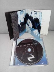 Cd Evanescence fallen albümü. Orijinal. Dinlemeyi etkilemeyen yoğun çizikler var. Baştan sona sorunsuz çalışıyor.
