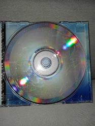 Cd Evanescence fallen albümü. Orijinal. Dinlemeyi etkilemeyen yoğun çizikler var. Baştan sona sorunsuz çalışıyor.