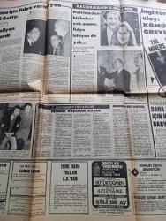 Milliyet Gazetesi - Turkish Newspaper - 8 Şubat 1974 - ilginç ve Zor bir dönem yazan Abdi İpekçi Başmakale - hükümet olaylı oturumda güvenoyu aldı - Demokrat Parti Genel Başkanı Ferruh Bozbeyli meclis başkanının tutumuna itiraz ediyor fotoğraf - Cerrahpaşa personeli protesto için işbaşı yapmadı - Orhan Kabibay bomba olayları sanıkları lehinde ifade verdi - olaylar Necmettin Erbakan'ın kabus demesinden sonra çıktı - Muhsin Ertuğrul yuvada kal deyince Vasfi Rıza Zobu istifadan vazgeçti Fotoğrafı - tanınmış 9 Yıldız film çevirmek için Türkiye'ye geliyorlar Fotoğrafı - program ve sağ Yazan İsmail Cem - öğrenci hareketlerinin özellikleri ve nedenleri yazan Ahmet Taner Kışlalı Yazı Dizisi - cinayetler kapısı yazan Agatha Christie Yazı Dizisi - İngiltere'yi erken seçime götüren olay kömür grevi - Behiye Aksoy Ayhan Işık Müjdat Gezen Selma Güneri Nükhet Duru bebek maksim'de tam sayfa ilan - Galatasaray'da Metin Kurt affedildi Fotoğrafı - Necdet Çobanlı profesyonel futbolcular işçi sayılmalıdır