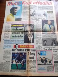Milliyet Gazetesi - Turkish Newspaper - 8 Şubat 1974 - ilginç ve Zor bir dönem yazan Abdi İpekçi Başmakale - hükümet olaylı oturumda güvenoyu aldı - Demokrat Parti Genel Başkanı Ferruh Bozbeyli meclis başkanının tutumuna itiraz ediyor fotoğraf - Cerrahpaşa personeli protesto için işbaşı yapmadı - Orhan Kabibay bomba olayları sanıkları lehinde ifade verdi - olaylar Necmettin Erbakan'ın kabus demesinden sonra çıktı - Muhsin Ertuğrul yuvada kal deyince Vasfi Rıza Zobu istifadan vazgeçti Fotoğrafı - tanınmış 9 Yıldız film çevirmek için Türkiye'ye geliyorlar Fotoğrafı - program ve sağ Yazan İsmail Cem - öğrenci hareketlerinin özellikleri ve nedenleri yazan Ahmet Taner Kışlalı Yazı Dizisi - cinayetler kapısı yazan Agatha Christie Yazı Dizisi - İngiltere'yi erken seçime götüren olay kömür grevi - Behiye Aksoy Ayhan Işık Müjdat Gezen Selma Güneri Nükhet Duru bebek maksim'de tam sayfa ilan - Galatasaray'da Metin Kurt affedildi Fotoğrafı - Necdet Çobanlı profesyonel futbolcular işçi sayılmalıdır