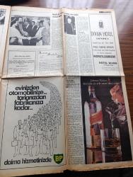 Milliyet Kraliçe Elizabeth'in Türkiye Gezisi Özel Gazetesi - 1971 - Kraliçe Elizabeth II fotoğrafı - kraliçe Elizabeth'in amcası Kral 8. Edward 1936'da Atatürk'le beraberdi Fotoğrafı - İngiliz Dışişleri Bakanı Sir A. D. Home'un mesajı - Türk Dışişleri Bakanı Olcay'ın mesajı - Sultan Abdülaziz'in Londra'ya ziyareti o devrin İngiliz gazetelerinde böyle resimlenmişti - Lord Kinross bir gerçeği açıklıyor - Türk İngiliz dostluğu yazan Toynbee - İngiltere kendisini yeniliyor yazan Sami Kohen - İngiliz ekonomisi yazan Ali Gevgili - Lord Curzon milli mücadele'den önce Mustafa Kemal'e özel bir elçi göndermişti - eskiden Başbakan kraliçenin önünde diz çökerdi şimdi yanında sigara bile içebiliyor - İngiltere'deki 600 şirketi kapsayan şirketler Grubu The George Cohen - İngiltere'de seks hayatı öyle serbestleşti ki okullarda genç kızlara doğum haplarınızı almayı unutmayın deniliyor - Romano Santi restaurant - yeni boğaz köprüsü Cleveland Bridge ve Engineering Limited Hochtief firmaları ortaklığı
