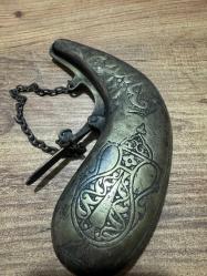 Antika Osmanlı dönemi Motifli Pirinç Barutluk