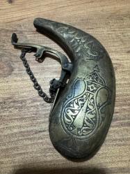 Antika Osmanlı dönemi Motifli Pirinç Barutluk