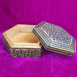 VINTAGE İRAN HATEMİ ALTI KÖŞELİ EL YAPIMI AHŞAP KUTU