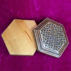 VINTAGE İRAN HATEMİ ALTI KÖŞELİ EL YAPIMI AHŞAP KUTU