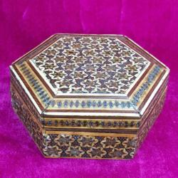 VINTAGE İRAN HATEMİ ALTI KÖŞELİ EL YAPIMI AHŞAP KUTU