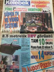 KELEBEK GAZETESİ DOĞUM GÜNÜ HEDİYESİ (TURKISH NEWSPAPPER) - 5 TEMMUZ 1991 - TAM TAKIM 4 SAYFADIR -Müjde Ar-Emre-Aslıhan-Seyyal Taner-Dr.Gündüz Tezmen-Azize Bergin-Linda Gray-Gary Peterson-Leman Sam-Sezen Aksu-Safiye Soyman-Cetin Ceki-Ceylan Palay-Aziz Üstel-Atilla Arcan-Yalçın Menteş-Tamer Köksal-Woody Allen-Mia Farrow-Whoopi Goldberg-Dustin Hoffman-Marlon Brando-Kadir İnanır-Kelebek-Armağanların en güzelini yine Hürriyet veriyor-Süper TV ve video sistemi-Sharpvision-2.5 metrelik dev görüntü-Kahrolsun misket yaşasın disket-Geceler renklendi-Bilmemek ayıp değil-Sağlık danışmanı-Suda boğulma ve ilkyardım-Aklınızda bulunsun-Evlerde yeşil modası-Evlilik köşesi-50'sinde mutluluk-Yalan Rüzgarı'nda karar ayı-Gecenin konuğu Minik Serçe-Yepyeni bir Vay Canına-Rastlantı-Pasifik Cehennemi-Sinema-Alice-Soapdish-Yıldızınız-Burası Hollywood-Burası Yeşilçam-Gördüm.