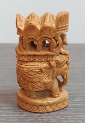 Hindistan, Vintage Ambabri/Howdah Fil Figürü Temalı Biblo. Hint Kültürünün Zenginliğini Sergileyen Mükemmel Detaylı Bir Oyma İşi. En Kaliteli Ahşaptan El Yapımı Fil Figürü. Hindistan'lı Zanaatkarlar Tarafından Özenle Üretilmiştir. Kesinlikle Çekici Bir Tarz. 1970'ler.(6x5x10,5 cm)