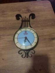 NOSTALJİK FERFORJE LİR TASARIMLI MÜZİK TEMALI YAMAHA ELEKTRONİK METAL KASA ALMAN PİLLİ MAKİNE DUVAR SAATİ ÇALIŞIR DURUMDA