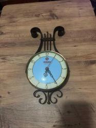 NOSTALJİK FERFORJE LİR TASARIMLI MÜZİK TEMALI YAMAHA ELEKTRONİK METAL KASA ALMAN PİLLİ MAKİNE DUVAR SAATİ ÇALIŞIR DURUMDA