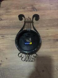 NOSTALJİK FERFORJE LİR TASARIMLI MÜZİK TEMALI YAMAHA ELEKTRONİK METAL KASA ALMAN PİLLİ MAKİNE DUVAR SAATİ ÇALIŞIR DURUMDA