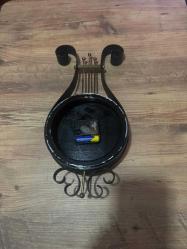 NOSTALJİK FERFORJE LİR TASARIMLI MÜZİK TEMALI YAMAHA ELEKTRONİK METAL KASA ALMAN PİLLİ MAKİNE DUVAR SAATİ ÇALIŞIR DURUMDA