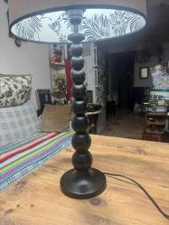 Masa Lambası / Abajur İngiliz zarafetini evinize taşıyın! Çok temiz durumda, Laura Ashley Home marka lamba. Şapkasız boy 53 cm Şapkalı boy 70 cm Şapkanın alt çapı 36 cm üst çapı 31 cm