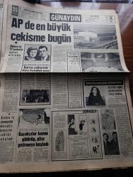 Günaydın Gazetesi - Turkish Newspaper - 29 Kasım 1968 - Üniversite öğrenci birlikleri dağıtılıyor - rektör Ekrem Şerif Egeli öğrencileri bir tek büyük kuruluş altında toplamak çok faydalı olacaktır dedi fotoğraf - öğrenci kuruluşlarının temsilcileri bu büyük ihtilaf yaratacak dediler - kapak kızı oto yarışçısı Rosemary Smith Fotoğrafı - Siyami Ersek hala şaşkın - İstanbul sinema programı - Az gittik uz gittik yazan Aziz Nesin - Adalet Partisinde en büyük çekişme bugün - Jim Maykıl ölümlerden ölüm beğen Foto Roman - meşhurların sabah kahvaltısı - sabah saat 6.00'da uyanan Türkan Şoray'ın ilk işi biraz kahvaltı biraz makyaj Fotoğrafı - Pirelli - dünya şampiyonu Sırrı Acar ceza kuruluna veriliyor - ünlü bisikletçi Nenco Türkiye'ye geliyor - hacettepeli futbolcular kazan kaldırdılar - dağıtılacak olan talebe cemiyetleri listesi - Avrupa şampiyon kulüpler Kupası rövanş maçında Fenerbahçe elendi Fotoğrafı - Ajax'ın büyük ümidi Cruyff İstanbul pavyonlarında eğlendi Fotoğrafı - Metin Oktay