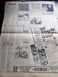 Günaydın Gazetesi - Turkish Newspaper - 29 Kasım 1968 - Üniversite öğrenci birlikleri dağıtılıyor - rektör Ekrem Şerif Egeli öğrencileri bir tek büyük kuruluş altında toplamak çok faydalı olacaktır dedi fotoğraf - öğrenci kuruluşlarının temsilcileri bu büyük ihtilaf yaratacak dediler - kapak kızı oto yarışçısı Rosemary Smith Fotoğrafı - Siyami Ersek hala şaşkın - İstanbul sinema programı - Az gittik uz gittik yazan Aziz Nesin - Adalet Partisinde en büyük çekişme bugün - Jim Maykıl ölümlerden ölüm beğen Foto Roman - meşhurların sabah kahvaltısı - sabah saat 6.00'da uyanan Türkan Şoray'ın ilk işi biraz kahvaltı biraz makyaj Fotoğrafı - Pirelli - dünya şampiyonu Sırrı Acar ceza kuruluna veriliyor - ünlü bisikletçi Nenco Türkiye'ye geliyor - hacettepeli futbolcular kazan kaldırdılar - dağıtılacak olan talebe cemiyetleri listesi - Avrupa şampiyon kulüpler Kupası rövanş maçında Fenerbahçe elendi Fotoğrafı - Ajax'ın büyük ümidi Cruyff İstanbul pavyonlarında eğlendi Fotoğrafı - Metin Oktay