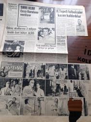 Günaydın Gazetesi - Turkish Newspaper - 29 Kasım 1968 - Üniversite öğrenci birlikleri dağıtılıyor - rektör Ekrem Şerif Egeli öğrencileri bir tek büyük kuruluş altında toplamak çok faydalı olacaktır dedi fotoğraf - öğrenci kuruluşlarının temsilcileri bu büyük ihtilaf yaratacak dediler - kapak kızı oto yarışçısı Rosemary Smith Fotoğrafı - Siyami Ersek hala şaşkın - İstanbul sinema programı - Az gittik uz gittik yazan Aziz Nesin - Adalet Partisinde en büyük çekişme bugün - Jim Maykıl ölümlerden ölüm beğen Foto Roman - meşhurların sabah kahvaltısı - sabah saat 6.00'da uyanan Türkan Şoray'ın ilk işi biraz kahvaltı biraz makyaj Fotoğrafı - Pirelli - dünya şampiyonu Sırrı Acar ceza kuruluna veriliyor - ünlü bisikletçi Nenco Türkiye'ye geliyor - hacettepeli futbolcular kazan kaldırdılar - dağıtılacak olan talebe cemiyetleri listesi - Avrupa şampiyon kulüpler Kupası rövanş maçında Fenerbahçe elendi Fotoğrafı - Ajax'ın büyük ümidi Cruyff İstanbul pavyonlarında eğlendi Fotoğrafı - Metin Oktay