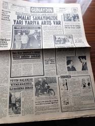 Günaydın Gazetesi - Turkish Newspaper - 26 Kasım 1968 - ölüm yarışçıları bu gece Türkiye'de - yarışçılar arasında bir güzel Jean Denton Fotoğrafı - büyük yarışa katılan 100 otomobil hiç durmadan 16 bin km. gidecek - ölüm yarışçılarının geçeceği yollar haritası - Az gittik uz gittik yazan Aziz Nesin - İstanbul sinema programı - THY grevi cuma sabahı başlıyor - Merkez Bankası Frank'ı tekrar kabule başladı - Ayhan Işık her sabah yarım kilo peynir yiyor Fotoğrafı - Can Bartu'nun çalımı bol fakat kahvaltısı az Fotoğrafı - Suzan Sözen'in bütün kahvaltısı bir demet maydanoz ve ince puro Fotoğrafı - dünyanın en şeker hafiyesi Bergit Dessau - Spor Toto tahmini - son bir yılda 3070 kilo Afyon 721 kilo esrar 115 kilo morfin ele geçti - Türk futbolunu balkanlarda PTT temsil edecek - şampiyon at Lochinvar madalyasını oteldeki törende aldı fotoğraf - başarılı bir çalıştırıcı Bülent Giz Fotoğrafı - genç milli takımımız Romanya'ya uçtu - amatör milli takım çalıştırıcısı Nazım Koka ne dedi
