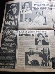 Günaydın Gazetesi - Turkish Newspaper - 26 Kasım 1968 - ölüm yarışçıları bu gece Türkiye'de - yarışçılar arasında bir güzel Jean Denton Fotoğrafı - büyük yarışa katılan 100 otomobil hiç durmadan 16 bin km. gidecek - ölüm yarışçılarının geçeceği yollar haritası - Az gittik uz gittik yazan Aziz Nesin - İstanbul sinema programı - THY grevi cuma sabahı başlıyor - Merkez Bankası Frank'ı tekrar kabule başladı - Ayhan Işık her sabah yarım kilo peynir yiyor Fotoğrafı - Can Bartu'nun çalımı bol fakat kahvaltısı az Fotoğrafı - Suzan Sözen'in bütün kahvaltısı bir demet maydanoz ve ince puro Fotoğrafı - dünyanın en şeker hafiyesi Bergit Dessau - Spor Toto tahmini - son bir yılda 3070 kilo Afyon 721 kilo esrar 115 kilo morfin ele geçti - Türk futbolunu balkanlarda PTT temsil edecek - şampiyon at Lochinvar madalyasını oteldeki törende aldı fotoğraf - başarılı bir çalıştırıcı Bülent Giz Fotoğrafı - genç milli takımımız Romanya'ya uçtu - amatör milli takım çalıştırıcısı Nazım Koka ne dedi