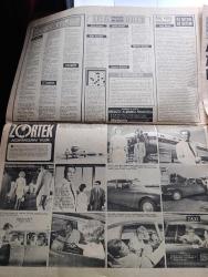 Günaydın Gazetesi - Turkish Newspaper - 27 Kasım 1968 - Ankara'dan sonra Dün de İstanbul'da Dr. Siyami Ersek ekibi tarafından ikinci kalp ameliyatı yapıldı fotoğraf - ameliyata hazırlık saatleri - Siyami Ersek kimdir - Adalet Partisi kongresinde zihniyet reformu bekleniyor - İstanbul'da sinema programı - bugün paranızın malınızın değeri - ölüm yarışına katılan otomobiller dün gece İstanbul'a vardılar - Amerikalı milyonerler sulukule'de yorgunluk giderdiler Fotoğrafı - direniş komitesinden 12 öğrenci 58 lira ile Ankara'ya yürüyor - kayışı değiştirilecek tarihi tünelin faaliyeti durduruldu - Necdet Tosun'un parolası önce yemek sonra yemek gene yemek - Türk sinemasının sevilen aktörü Necdet Tosun kahvaltıda büyük oğlu Erdal ve Küçük oğlu Erdal ile Fotoğrafı - Jim Maykıl ölümlerden ölüm beğen Foto Roman - Batı Almanya başbakanı Kiesinger'e tokat atan kadın O Hitler devrini geri getirmek istiyor dedi fotoğraf - Eskişehirspor genel kaptanı Aydın Begiter Ender Konca'yı dövdü - Cruyff Fotoğraf