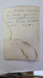 YUNANİSTAN ESKİ BAŞBAKANI ANDREAS PAPANDREU'NUN ORİJİNAL FOTOĞRAFI - 18 x 12,5 cm EBADINDA - ANDREAS PAPANDREOU, KIBRIS ZİYARETİ SIRASINDA KENDİSİNİ KARŞILAYAN TÖREN KITASINI SELAMLARKEN ÇEKİLMİŞ BİR KARE. YUNAN ELÇİ ZHARAKİS ve RUM LİDERİ KİPRİYAN AYNI KAREDELER. 3 MART 1982