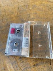 ZÜLFÜ LİVANELİ - NEYLERSİN - KASET
