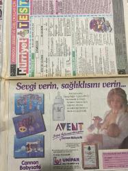 KELEBEK GAZETESİ DOĞUM GÜNÜ HEDİYESİ (TURKISH NEWSPAPPER) - 11 KASIM 1992 - TAM TAKIM 4 SAYFADIR -Azize Bergin-Dr Gündüz Tizmen-Dr Muhteşem Nejad-Erol Simavi-Orhan Oğuz-Kemal Çakar-Ajda Pekkan-Ayla Eryüksel-Elizabeth II-Yves Saint Laurent-En seksi yuvarlaklar-Göğüslerin bakımı-Hormonların önemi-Giyim hileleri-Trafiğe kesin çözüm-Jean Kitabı-Barones Margaret-Omurga düzeltilebilir mi-Prostat ameliyatı nasıl yapılır-Boşanmış kadının cinsel sorunları-Çocuğumu okumaya alıştırmalıyım-Ense çağı geliyor-Bilmemek ayıp değil-Astrolog-Mutfak Videoları-Video kuralları ve çekim-Aşkın ince bir yolculuk-Sevgi verin sağlıklısını verin-Alışveriş problemleri-Hacet yeri bekçilerinin işi kolay değil-İnsan sarrafı kadınlar