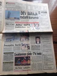 Halka ve Olaylara Tercüman Gazetesi - Turkish Newspaper - 30 Ağustos 1990 - 30 Ağustos Zafer Bayramı kutlu olsun - ordumuzda yeni dönem - Genelkurmay Başkanı Necip Torumtay oldu fotoğraf - Kara Kuvvetleri komutanı Doğan Güreş Fotoğrafı - jandarma Genel komutanı Eşref Bitlis Fotoğrafı - Saddam rehineler için kıvırıyor - Hafız Esad sınıra 10 Tugay yığdı - tercüman muhabiri Selahattin Sadıkoğlu rambolar arasında fotoğraf - Habur cennet kapısı - Atatürk barajı'na radarlı koruma - PKK ev bastı - 53 yıllık uygulama tartışma getirdi adli tatil kaldırılsın mı - Avustralya teleskobunun dev gözü - Sibel Can Nil Ünal Osman Yağmurdereli ve Selami Şahin Caddebostan Maksimde - 30 Ağustos Zafer Bayramı gecesinde Ajda Pekkan Zerrin Özer İbrahim Tatlıses Ve Coşkun Sabah sahnede Fotoğrafı - Fenerbahçe başkanı Metin Aşık sokağa çıkamıyorum dedi - Zeytinburnu Galatasaray maçı Ali Sami Yen'de oynanacak - Türk futbolu nasıl gelişir sorusuna Piontek Milne Ve Hiddink'ten ortak cevap